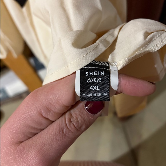 Elegant Cream Sleeveless Top with Black Bow Accents - Picture 3 of 3